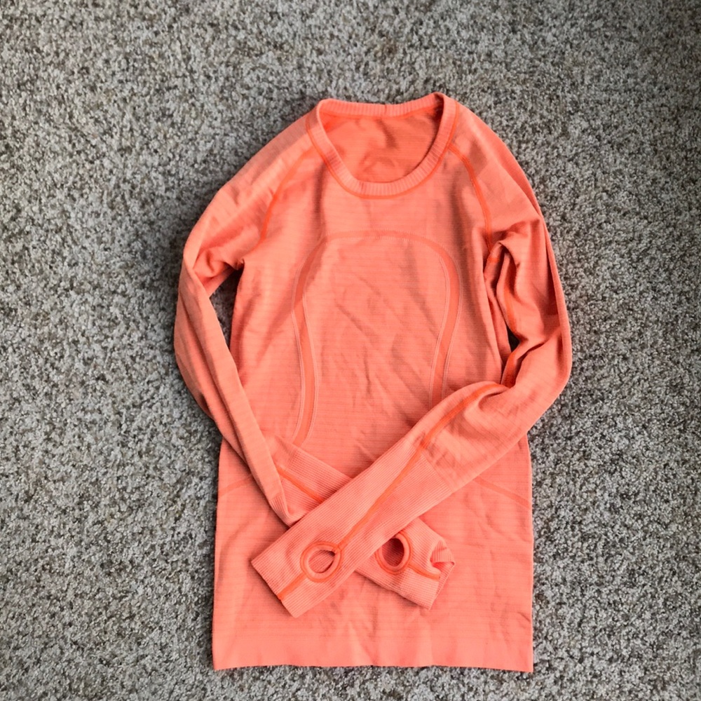 SOLD. Lululemon Swiftly Fitted Top